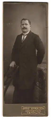 Fotografie Otto Strauch, Zehdenick, Bürgerlicher Herr mit Schnauzbart