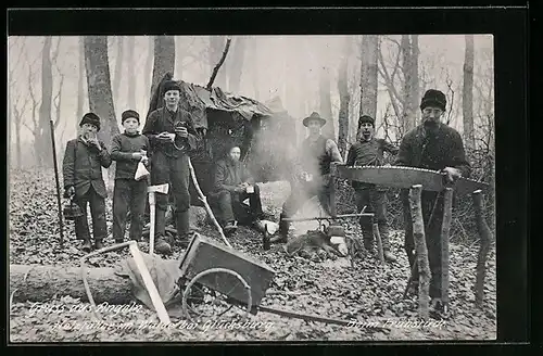 AK Glücksburg, Holzfäller im Walde bei Glücksburg, Angeln, Beim Frühstück