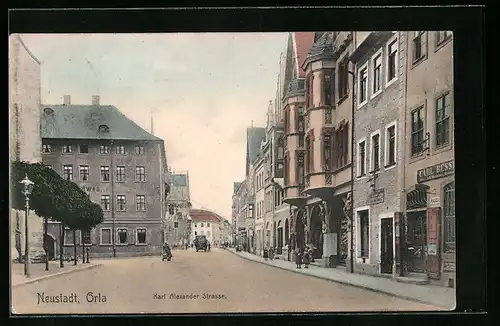 AK Neustadt /Orla, Passanten in der Karl Alexander Strasse