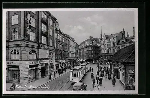 AK Kiel, Strassenbahn auf dem Dreiecksplatz vor dem Capitol