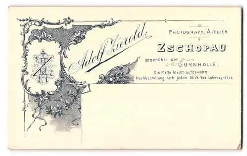Fotografie Adolf Zierold, Zschopau, Initialen & Jugendstil-Ornamente, Rückseitig Herren-Portrait