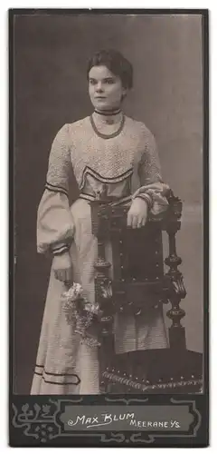 Fotografie Atelier Blum, Meerane i. S., Poststr. 59, Ehrenkreuz & Messe-Medaillen, Rückseitig Frauen-Portrait