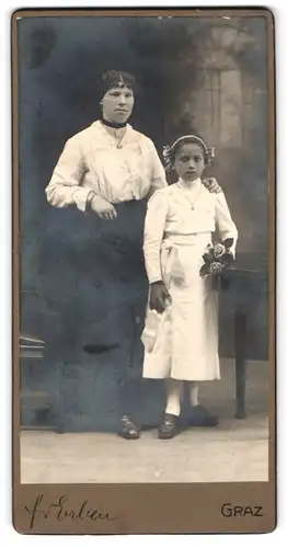 Fotografie Friedrich Erben, Graz, Annenstr. 7, Mutter nebst Tochter im weissen Kleid nach der Kommunion