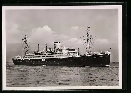 AK Passagierschiff MS Cordillera vor der Küste