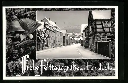 Passepartout-AK Hainstadt /Odenw., Strassenpartie im Winter auf Tannengrün mit Glocken, Weihnachtsgruss