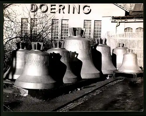 Fotografie Fotograf unbekannt, Ansicht Sinn / Dillkreis, Neue Glocken für Berliner Gedächtniskirche v. Giesserei Rincker
