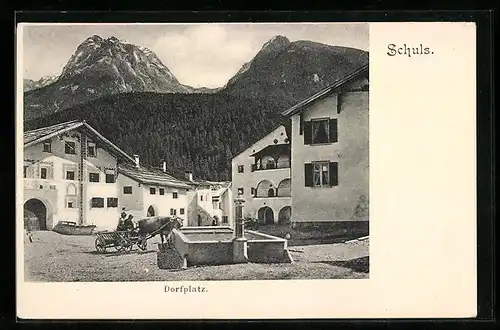 AK Schuls, Dorfplatz mit Brunnen und Ochsenwagen