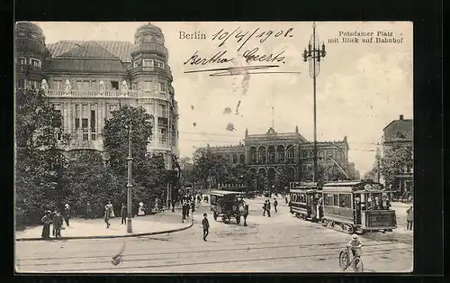 AK Berlin, Potsdamer Platz mit Blick auf Bahnhof und Strassenbahn
