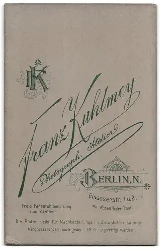 Fotografie Franz Kuhlmey, Berlin, Elsasserstr. 1 u. 2., Eleganter Herr mit Zwicker