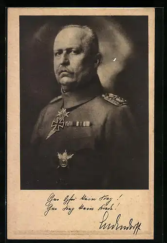AK Erich Ludendorff in Uniform mit Abzeichen und Eisernem Kreuz