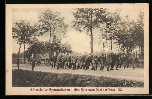 AK Gütersloh, Gymnasiasten holen Holz zum Oktoberfeuer 1913