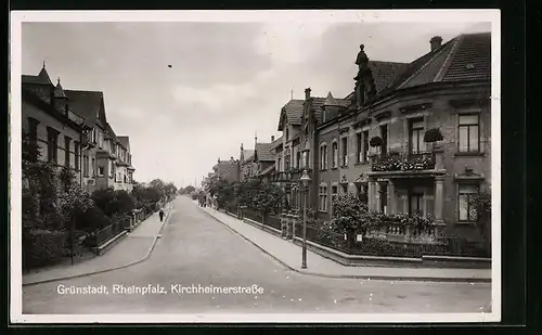 AK Grünstadt /Rheinpfalz, Kirchheimerstrasse mit Passanten