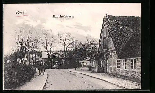 AK Horst, Bahnhofstrasse mit Passanten