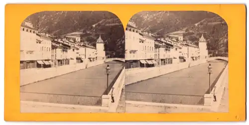 Stereo-Fotografie Ducloz, Moutiers, Ansicht Moutiers / Savoie, Ortsansicht mit Uferpromenade und Ladengeschäften