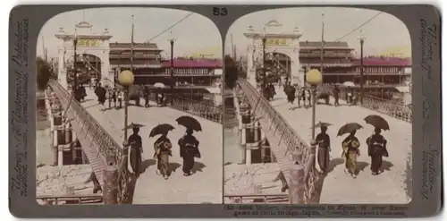 Stereo-Fotografie Underwood & Underwood, New York, Ansicht Kyoto, Kamogawa Shijo Brücke, koloriert