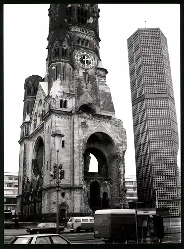 Fotografie unbekannter Fotograf, Ansicht Berlin, Gedächtniskirche auf dem Breitscheidplatz