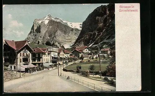 AK Grindelwald, Strassenpartie mit Hotel Kreuz und Bergen