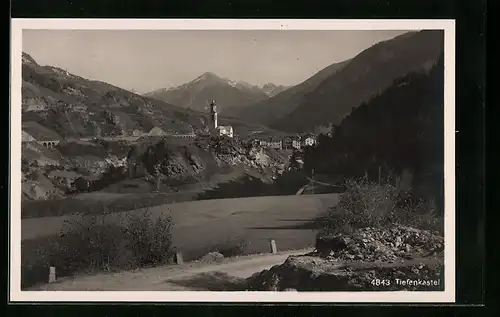 AK Tiefenkastel, Ansicht Kirche mit Bergen