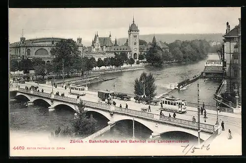AK Zürich, Bahnhofbrücke mit Bahnhof und Landesmuseum, Strassenbahnen