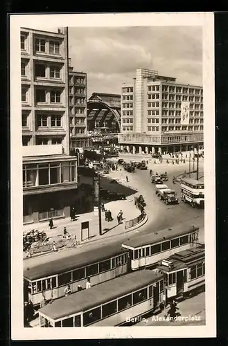 AK Berlin, Alexanderplatz mit Strassenbahnen aus der Vogelschau