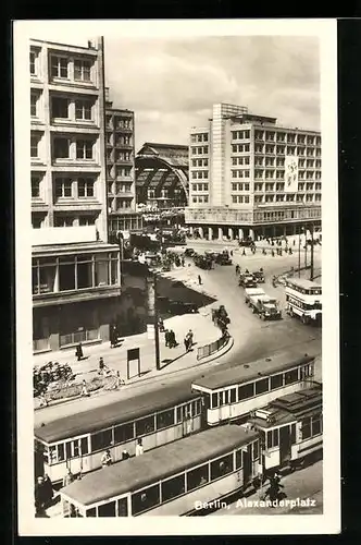 AK Berlin, Alexanderplatz mit Bahnhof und Strassenbahnen aus der Vogelschau