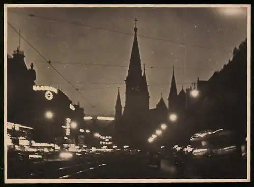 Fotografie unbekannter Fotograf, Ansicht Berlin, Tauentzienstrasse mit Kaiser-Wilhelm Gedächtniskirche bei Nacht