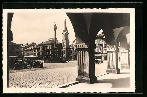 AK Trautenau, Ringplatz, Kirche, Autos