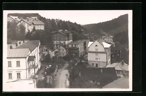 Foto-AK Trautenau, Strassenpartie aus der Vogelschau