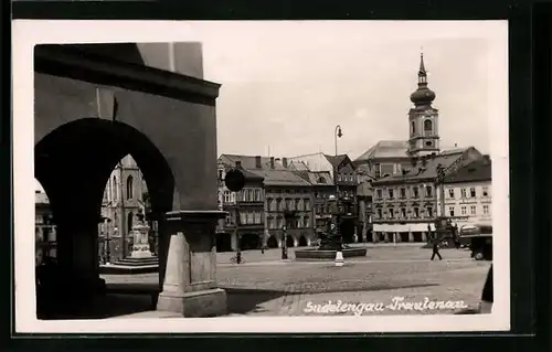 AK Trautenau, Marktplatz mit Kirche