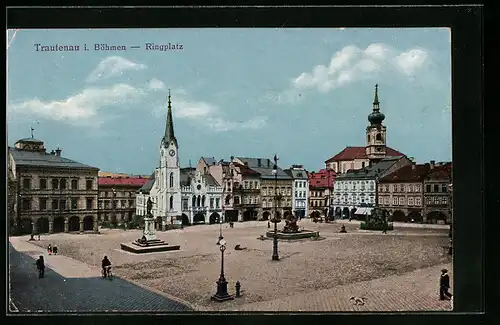AK Trautenau /Böhmen, Ringplatz mit Kirche