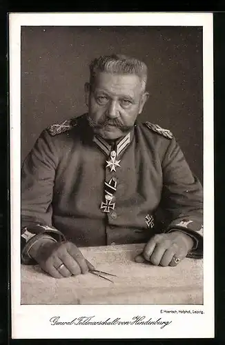 AK Generalfeldmarschall Paul von Hindenburg in Uniform mit Eisernem Kreuz
