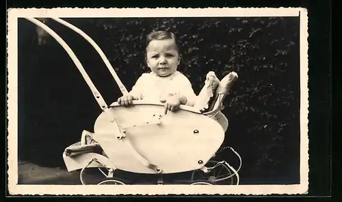 Foto-AK Kleinkind im Kinderwagen