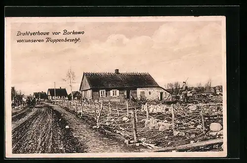 AK Borkowo, Häuser mit Drahtzäunen
