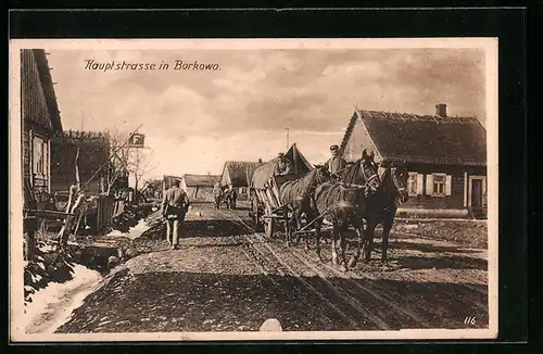 AK Borkowo, Hauptstrasse mit Soldaten