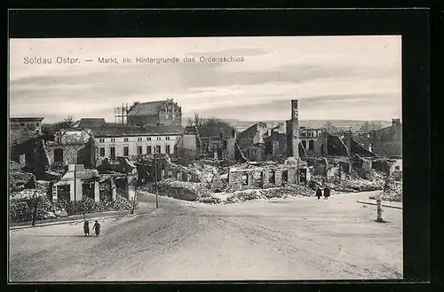 AK Soldau /Ostpr., Markt mit Ordensschloss