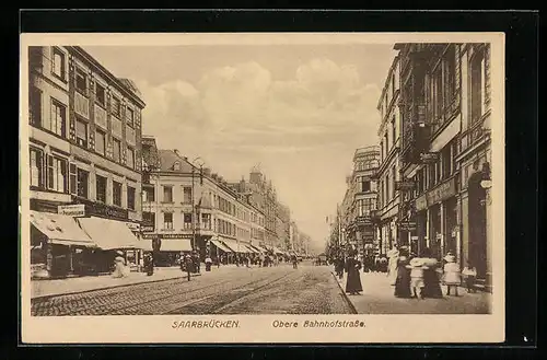 AK Saarbrücken, Obere Bahnhofstrasse mit Geschäften