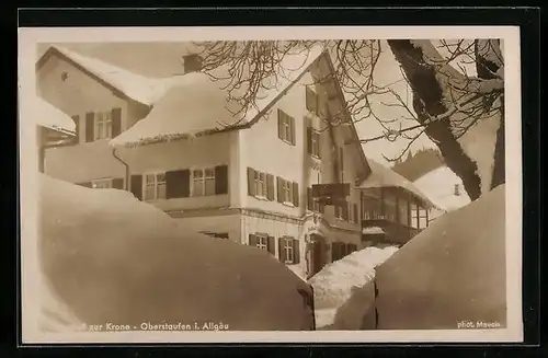 AK Oberstaufen /Allg., Gasthof zur Krone im Winter