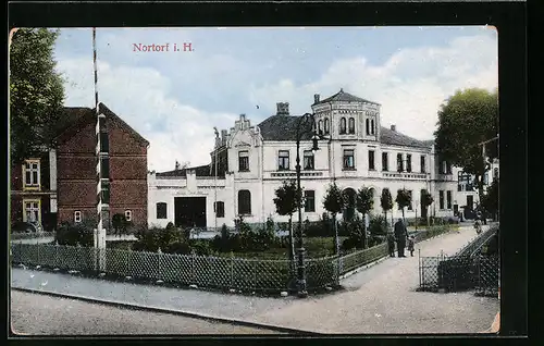AK Nortorf i. H., Strassenpartie mit Tancks Hotel