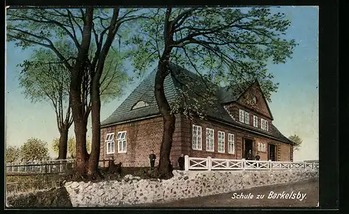 AK Barkelsby, Schulgebäude, Strassenansicht