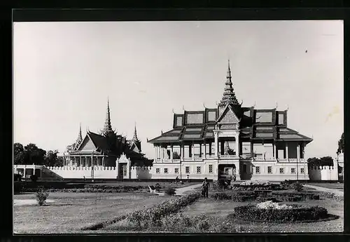 AK Phnom-Penh, Les Palais Royaux