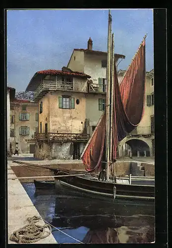 Künstler-AK Photochromie Nr. 1815: Torbole, Hafenpartie mit Segelboot