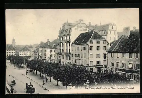 AK La Chaux-de-Fonds, Rue Léopold-Robert avec Hotel de Paris