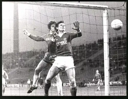 Fotografie Fussball Bundesliga 1976, FC Schalke 04 vs Hamburger SV, Fischers Tor wird nich anerkannt
