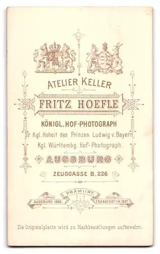 Fotografie Fritz Hoefle, Augsburg, Zeuggasse B. 226, Junger Herr im Anzug mit Zwicker