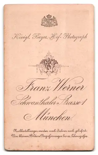 Fotografie Franz Werner, München, Schwanthaler Str. 1, Junger Herr im karierten Anzug mit Krawatte