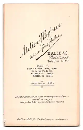 Fotografie Fritz Möller, Halle a. S., Poststr. 19, Junge Dame im modischen Kleid
