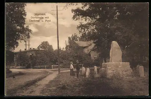 AK Marxen, Dorfstrasse mit Denkmal und Post