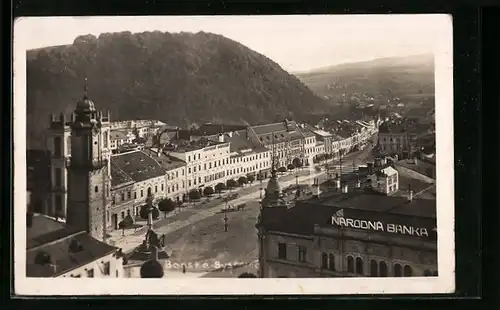 AK Banská Bystrica, Ortspartie mit Strasse aus der Vogelschau, mit Narodna Banka