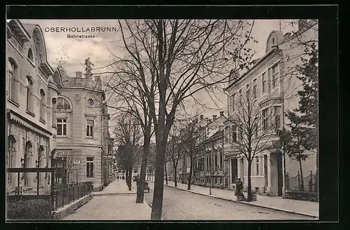 AK Oberhollabrunn, Bahnstrasse mit Geschäft