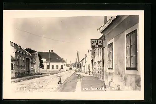 AK Trautmansdorf a.d. L., Strassenpartie mit Gasthaus